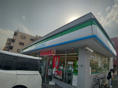 コンビニ　ファミリーマート 花輪インター店（コンビニ）まで104m