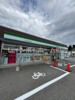 コンビニ　ファミリーマート 流山三輪野山店 2.7 (24)（コンビニ）まで777m