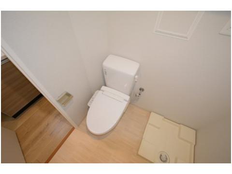 トイレ　温水洗浄便座付きのトイレです♪