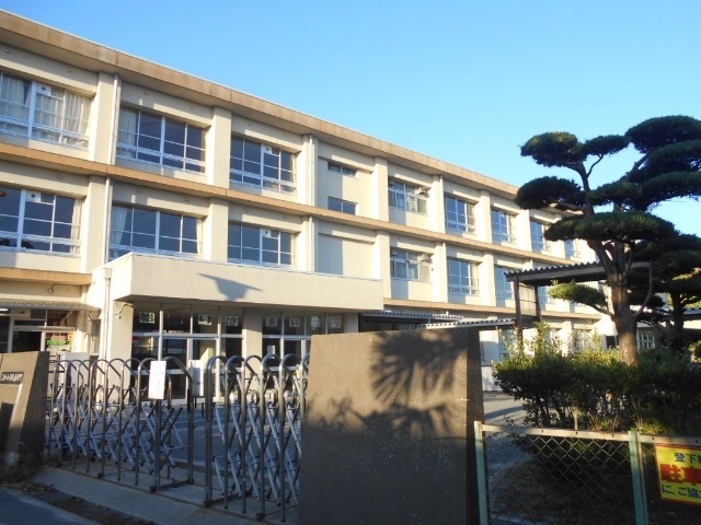 小学校　西尾市立三和小学校（小学校）まで2402m