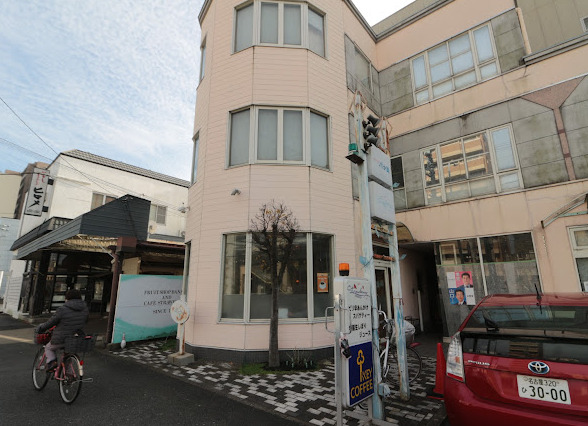 飲食店　ストロベリー（飲食店）まで200m