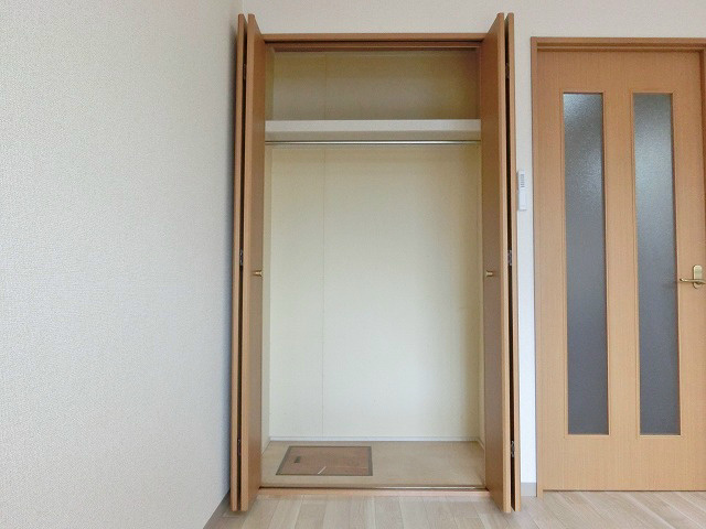 収納　写真は同型タイプの室内写真です。