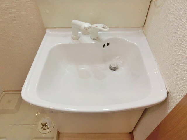 洗面設備　写真は同型タイプの室内写真です。