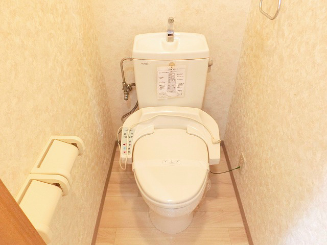 トイレ　写真は同型タイプの室内写真です。