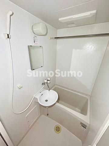 バス・シャワールーム　コンパクトで使いやすいお風呂です