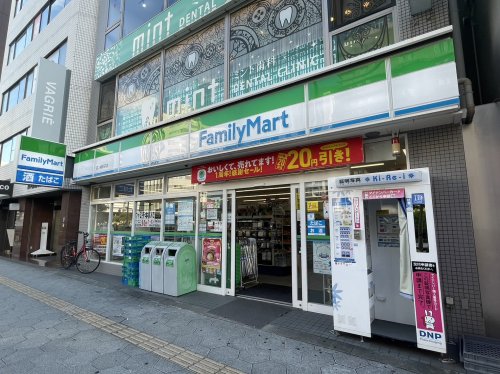 コンビニ　ファミリーマート 四ツ橋駅前店（コンビニ）まで50m