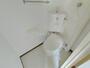 トイレ　嬉しい温水洗浄便座付きのトイレです。