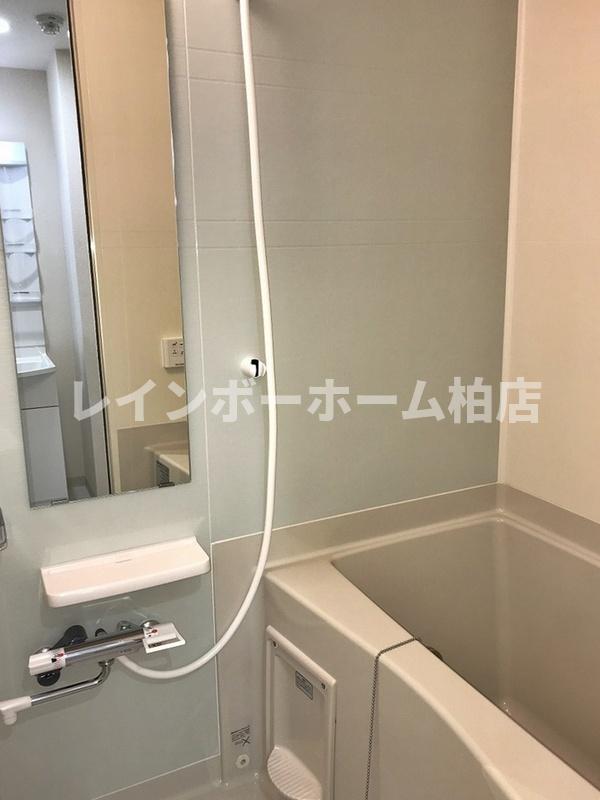 バス・シャワールーム　落ち着いた空間のお風呂です