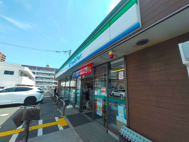コンビニ　ファミリーマート吹田山田南店（コンビニ）まで206m