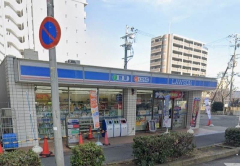 コンビニ　ローソン川俣店（コンビニ）まで136m