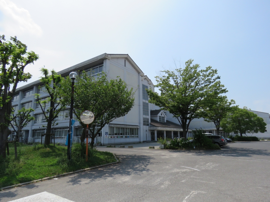 小学校　守山市立立入が丘小学校（小学校）まで104m