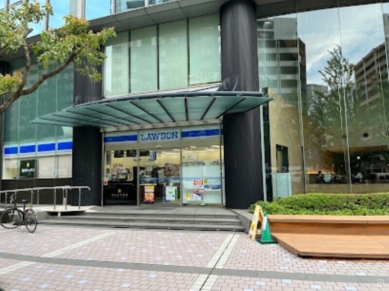 コンビニ　ローソン江戸堀センタービル店（コンビニ）まで168m