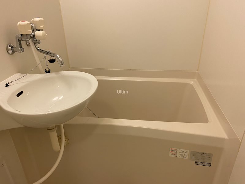 バス・シャワールーム　※別のお部屋の写真です