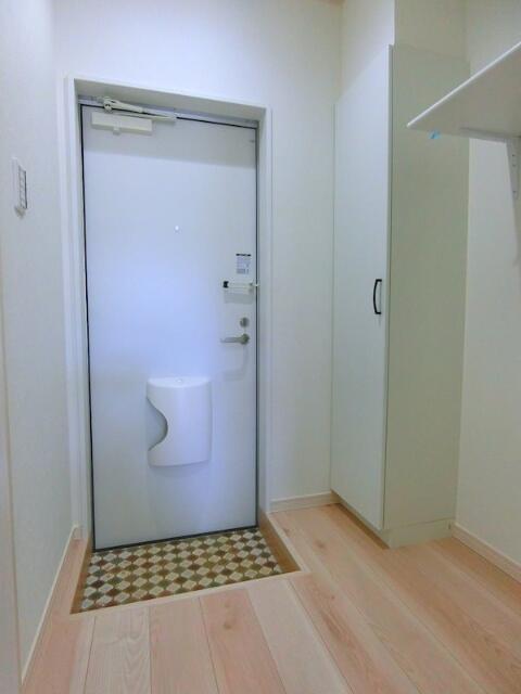 玄関　同建物別部屋参考シューズボックスは棚の高さが…