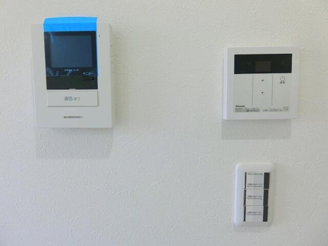 セキュリティ　同建物別部屋参考インターホンはモニター付きで…