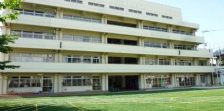 小学校　新宿区立富久小学校（小学校）まで432m