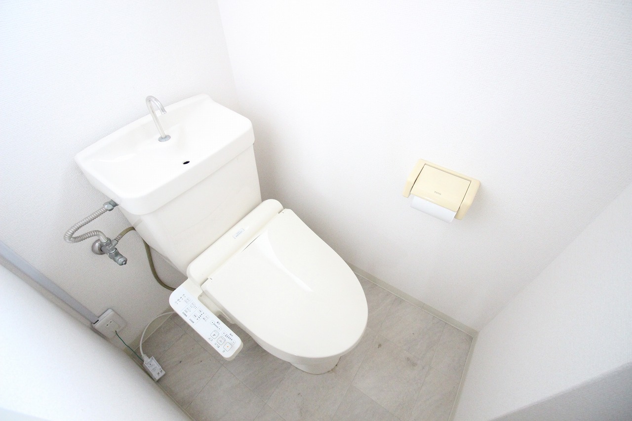 ＪＲ可部線 古市橋駅 徒歩4分 3階建 築35年のトイレ写真