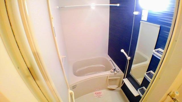 バス・シャワールーム　落ち着いた空間のお風呂です
