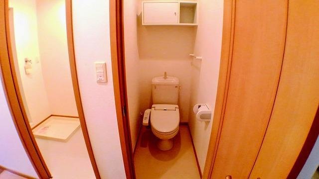 トイレ　清潔感のあるトイレです