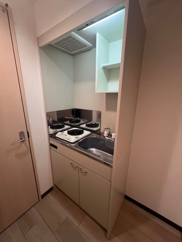 キッチン　別部屋参考写真となります