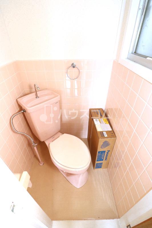 太秦緑が丘6-13貸家のトイレ写真