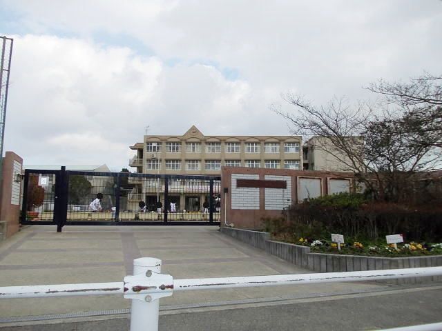 中学校　長坂中学校（中学校）まで800m