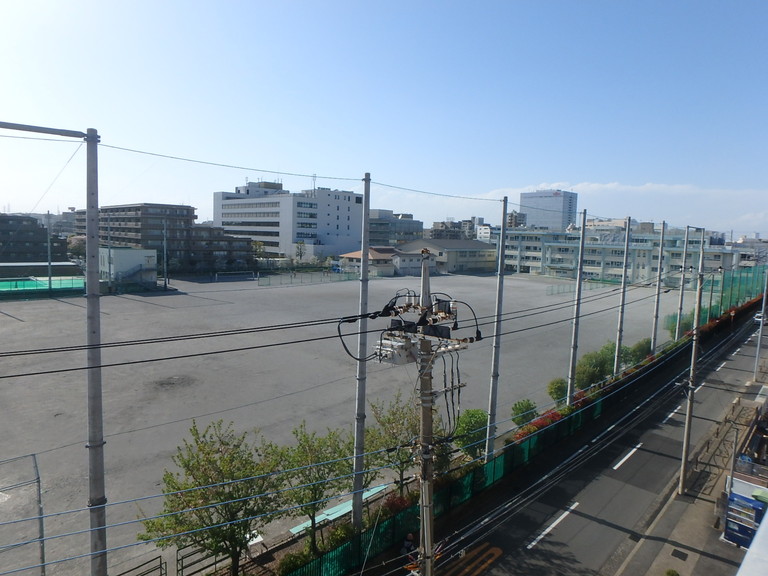 中学校　川崎市立西中原中学校（中学校）まで886m