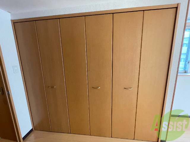 収納　洋室にあるクローゼットです。両開きになっています。