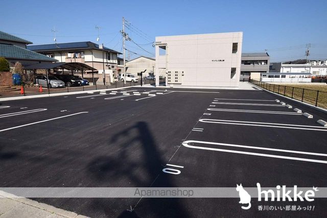 駐車場　駐車場