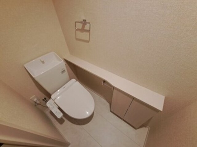 トイレ　温水洗浄暖房便座