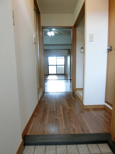 玄関　別階・同型の間取りの写真となりますので、現況を優先します。