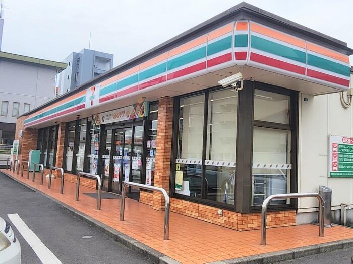 コンビニ　セブンイレブン（コンビニ）まで240m