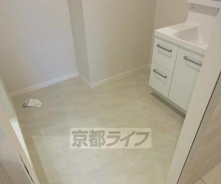 洗面設備　広い脱衣所です