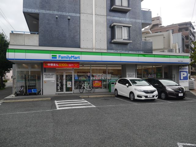 コンビニ　ファミリーマート（コンビニ）まで110m