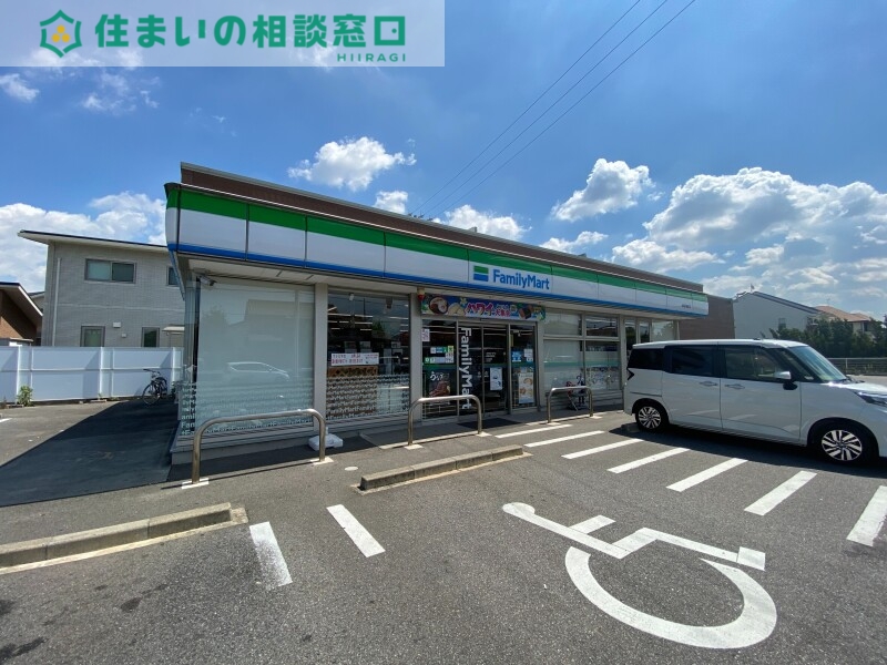 コンビニ　ファミリーマート西尾伊藤町店（コンビニ）まで704m
