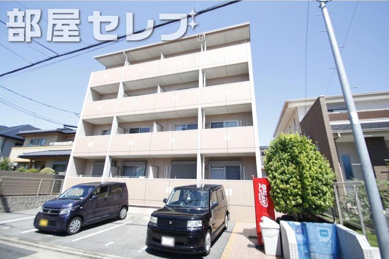 建物外観　４階建てのマンション。
