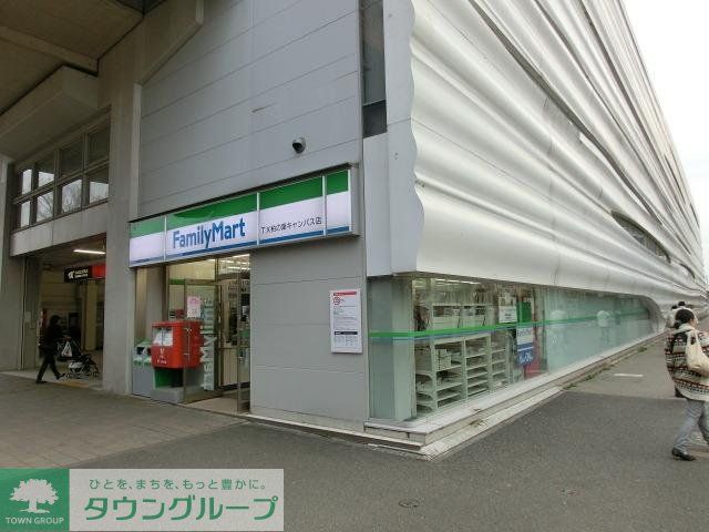 コンビニ　ファミリーマート（コンビニ）まで940m