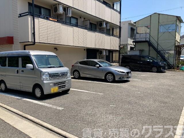 駐車場　敷地内駐車場