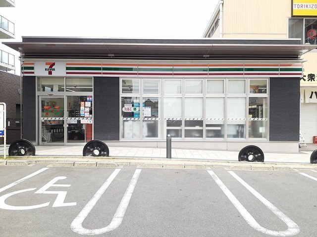 コンビニ　セブンイレブン　岩倉駅東口店（コンビニ）まで210m
