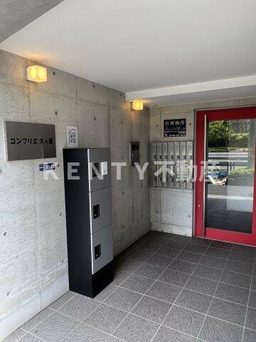 エントランス　落ち着いたエントランスです