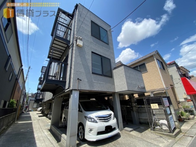 建物外観　閑静な住宅街にかっこいい建物発見