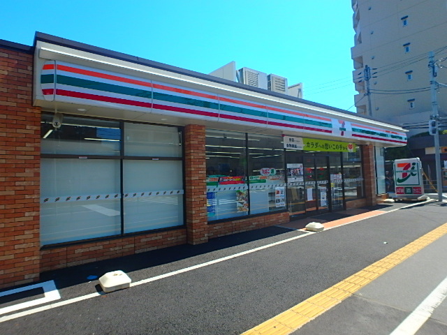 コンビニ　セブンイレブン堀江店（コンビニ）まで410m