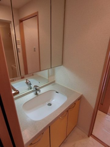 洗面設備　コンパクトで使いやすい洗面所