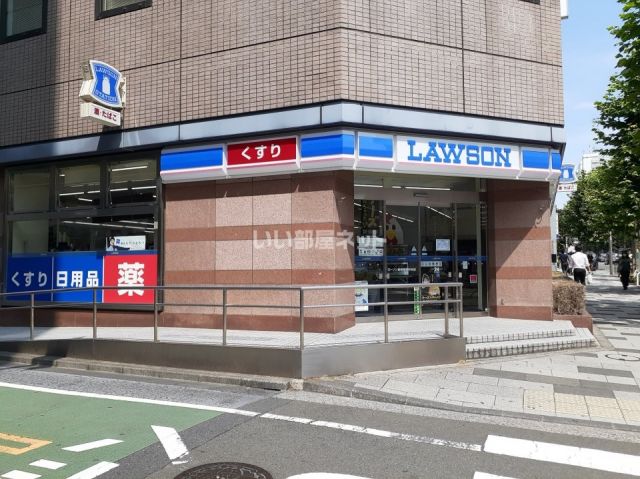コンビニ　ローソン新宿御苑中央店（コンビニ）まで192m