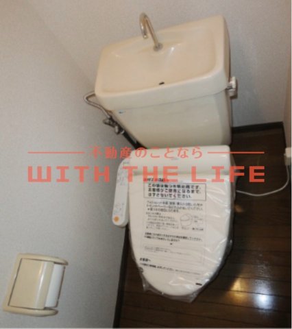 トイレ　落ち着いた色調のトイレです
