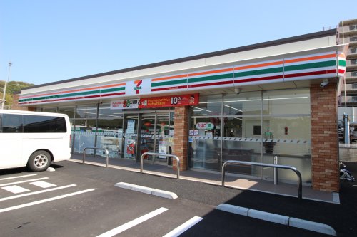 コンビニ　セブンイレブン横須賀舟倉店（コンビニ）まで490m