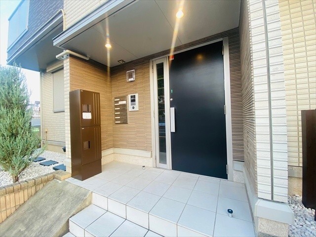 エントランス　同一建物内３０５号室内装写真転載