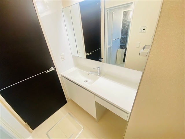 洗面設備　同一建物内３０５号室内装写真転載