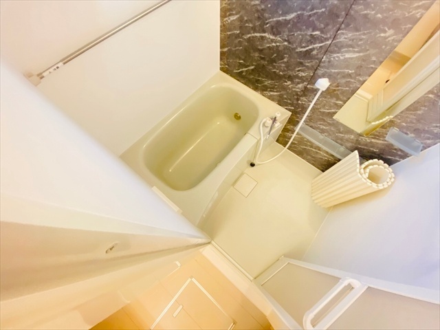 バス・シャワールーム　同一建物内３０５号室内装写真転載