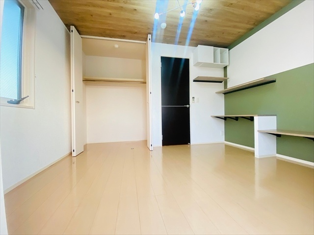 収納　同一建物内３０５号室内装写真転載